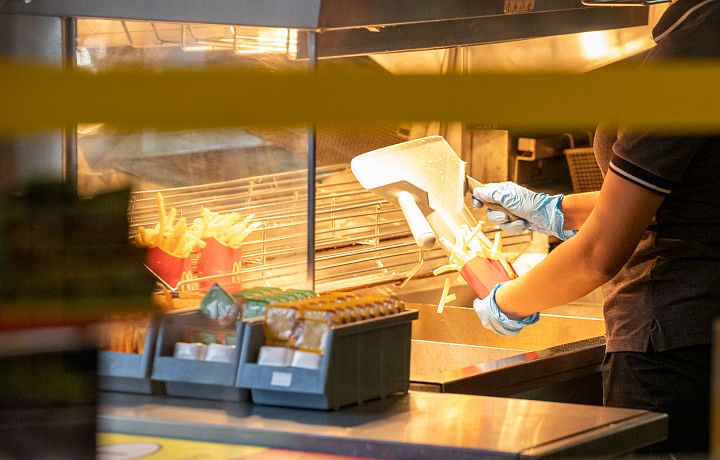 Сеть ресторанов «Вкусно – и точка» вернет картошку фри в свое меню в сентябре