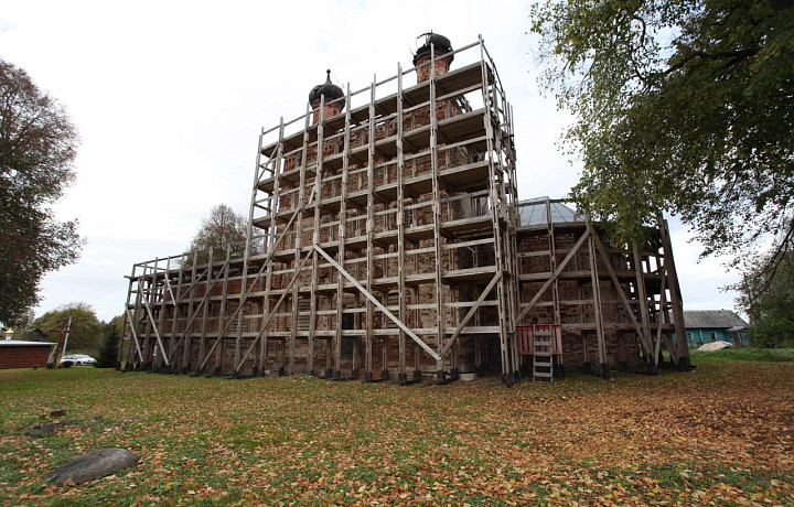Активисты возмущены качеством консервации древнего храма в Тульской области