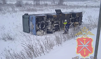 Трое пассажиров автобуса, перевернувшегося в Богородицком районе, все еще находятся в больницах