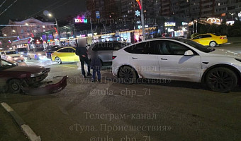 ДТП с участием «Теслы» произошло на улице Советской в Туле