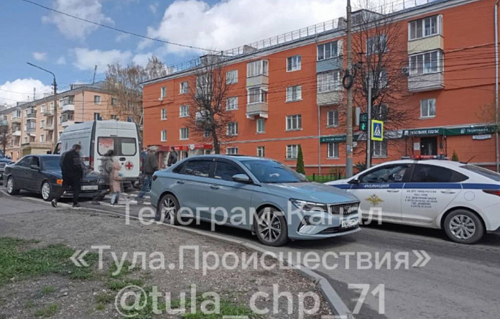 В Туле столкнулись машина скорой помощи и Kia