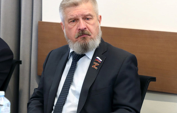 Депутат Тульской облдумы Балберов жестко раскритиковал чиновников за планы праздновать Новый год