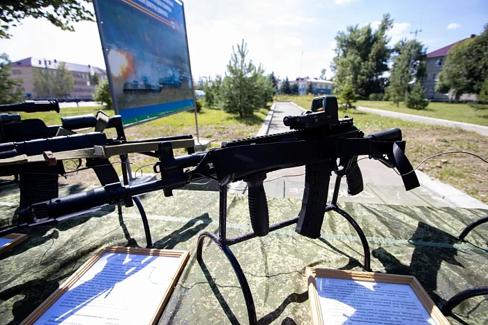 Алексей Дюмин поздравил тульских десантников с Днем ВДВ