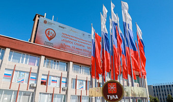 На улицах Тулы появились украшения ко Дню России