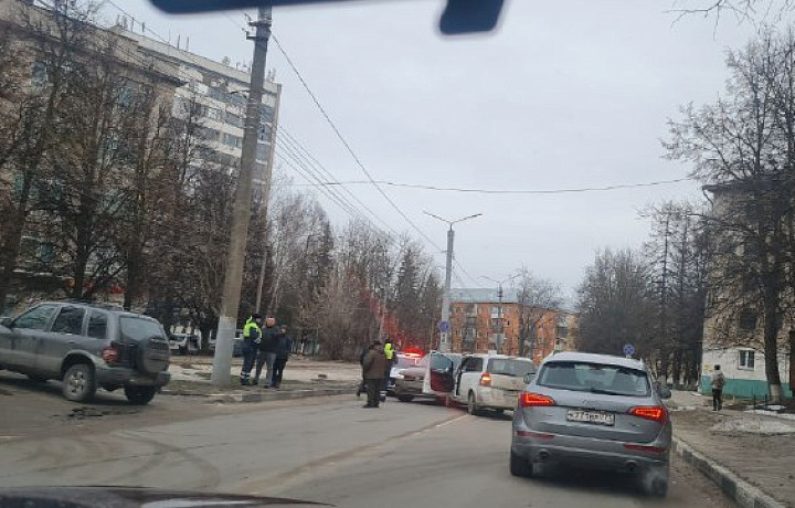В Туле на улице Фридриха Энгельса произошло ДТП