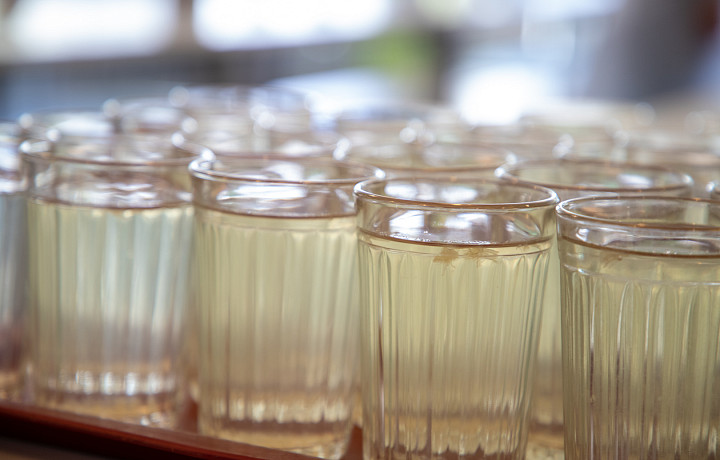 Диетолог рассказал, какие напитки сильнее всего портят зубы