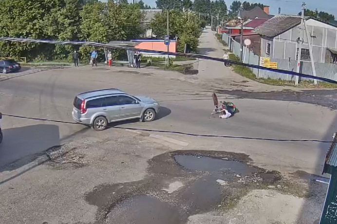 В Узловой Тульской области автомобиль сбил велосипедиста