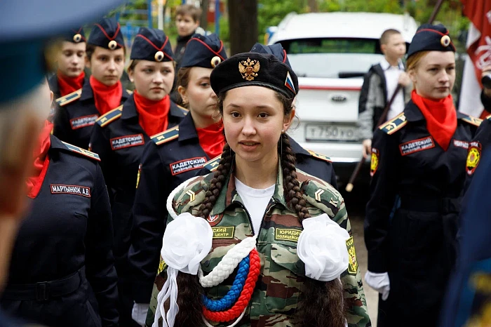 Тульские кадеты и студенты поздравили ветерана Великой Отечественной войны с наступающим Днем Победы
