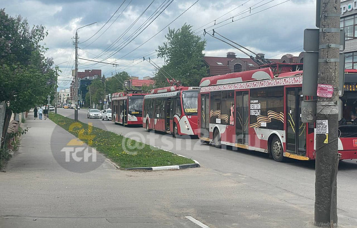﻿На улице Болдина в Туле встали троллейбусы из-за ДТП