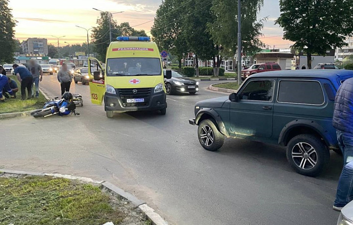 Мотоциклиста госпитализировали после ДТП с «Нивой» в Щекино