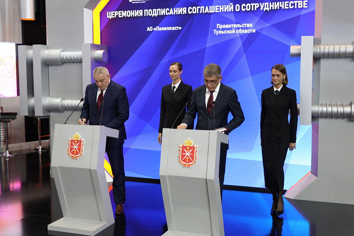 Люди, машины, роскошь: яркие фото третьего дня ПМЭФ-2024