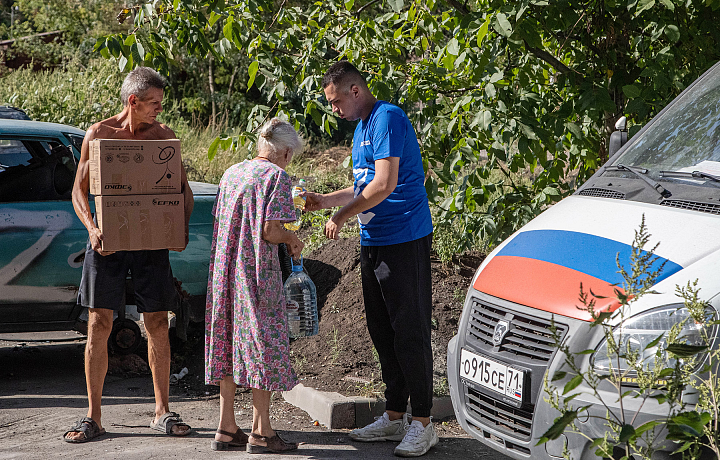По поручению Алексея Дюмина в Мариуполе начал работать мобильный гуманитарный центр