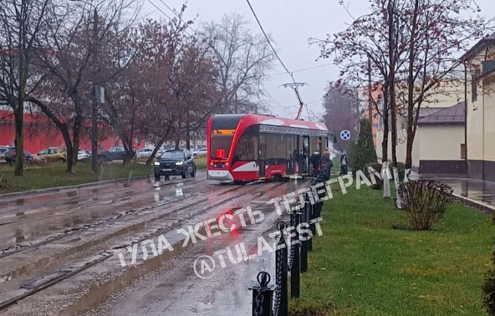 В Туле трамвай сошел с рельсов