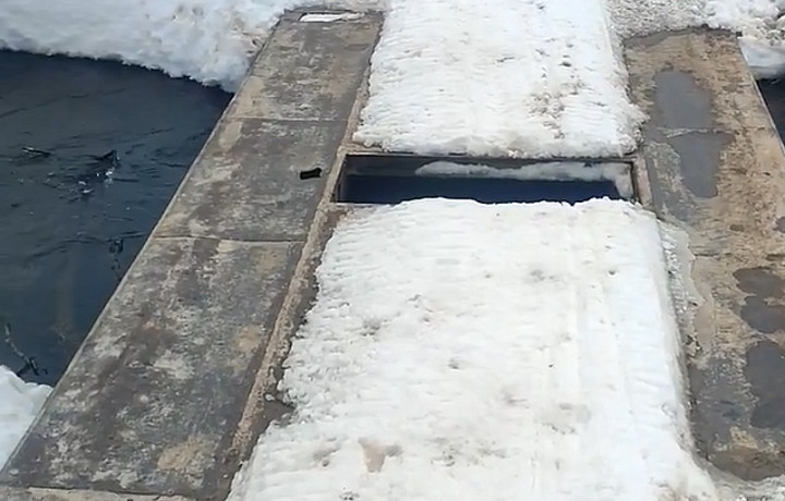 Все стабильно в Хреново: деревню под Ясногорском с цивилизацией соединяет лишь сделанный из днища трактора мост