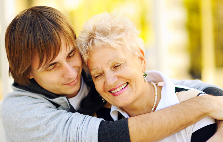 День объятий 2023: когда отмечается, традиции и история праздника