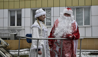 Студенты и спасатели провели новогоднюю акцию в детских больницах Тульской области
