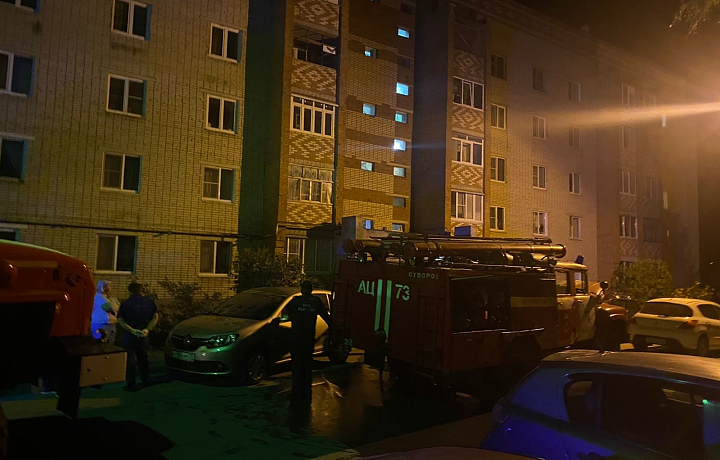 На пожаре в Суворове эвакуировали семерых детей и 30 взрослых