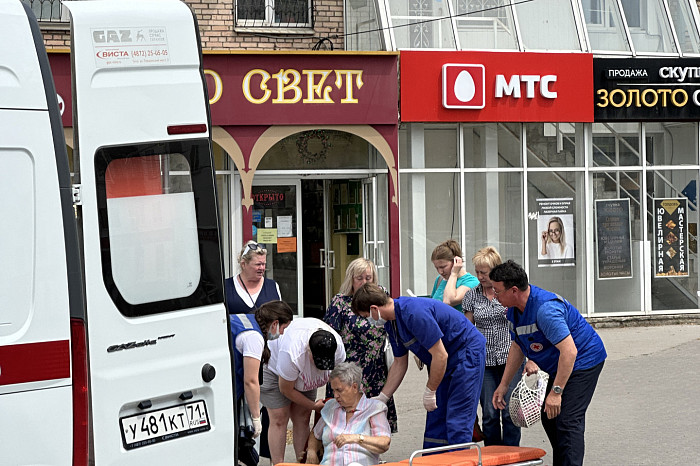 В Туле женщине стало плохо на улице, ее госпитализировали
