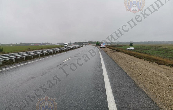На автодороге Дон – Новомосковск опрокинулся Mitsubishi Outlander: госпитализированы два человека