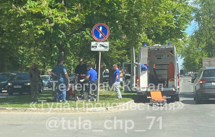 Иномарка сбила пенсионерку, переходившую дорогу в неположенном месте в Туле