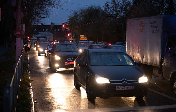 Тулякам объяснили, можно ли лишиться прав за запачкавшийся зимой номер