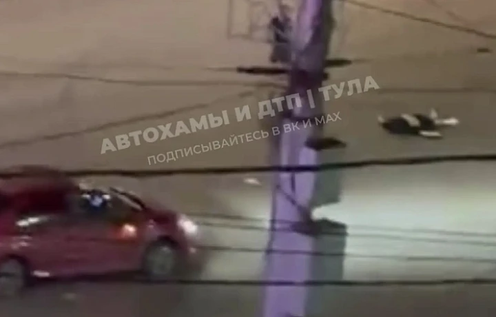 Пешехода сбили на перекрестке улиц Октябрьской и Пузакова в Туле