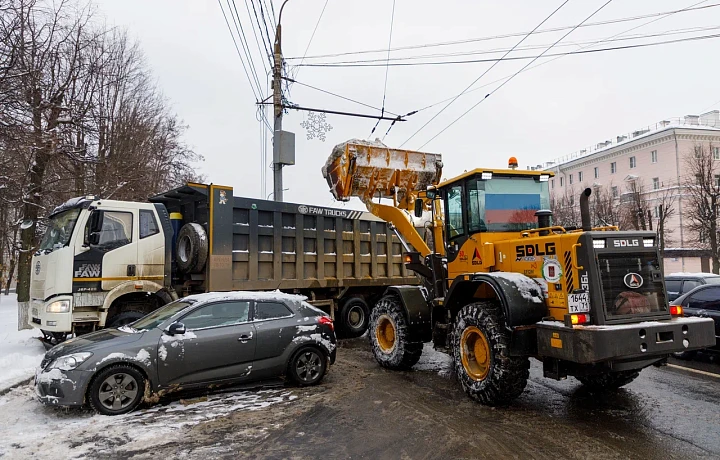 Гендиректор «Спецавтохозяйства» Луньков: Вся техника загружена, работаем в круглосуточном режиме
