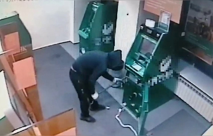 Неизвестные разгромили банкомат в Советске