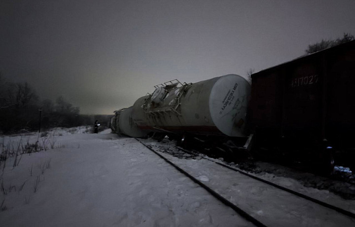 Четыре цистерны грузового состава сошли с рельсов под Богородицком