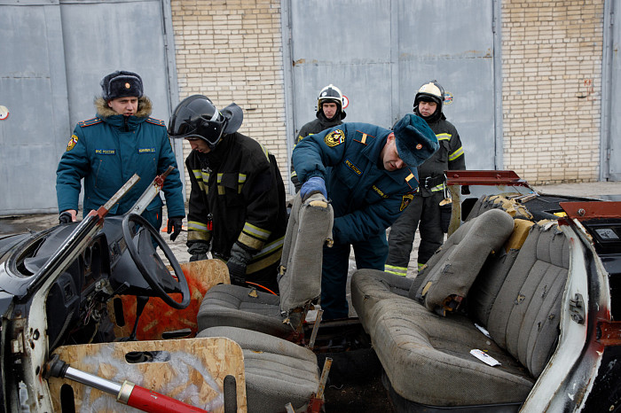 В Туле прошли соревнования среди спасателей по ликвидации последствий ДТП