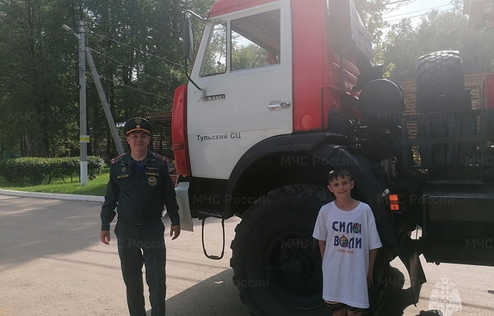 Тульские сотрудники МЧС провели День безопасности в детском лагере