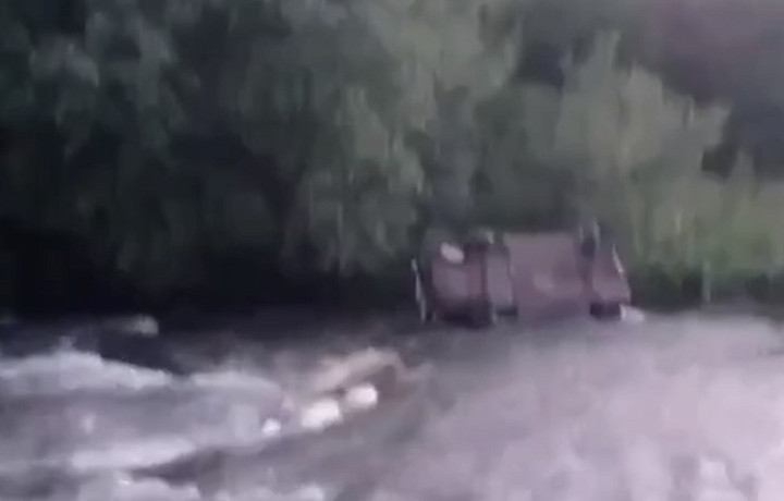 В Ефремовском районе рыбак вместе с машиной упал в реку