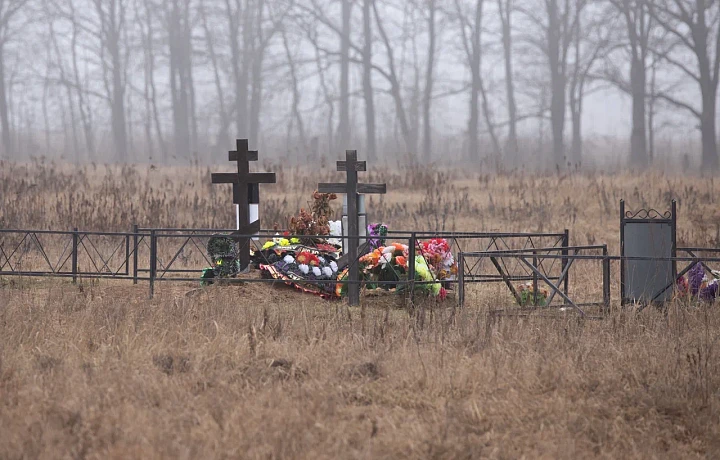 И после смерти им не обрести покой: жительница Тулы судится из-за самозахвата могилы бабушки, требуя перезахоронить чужие останки