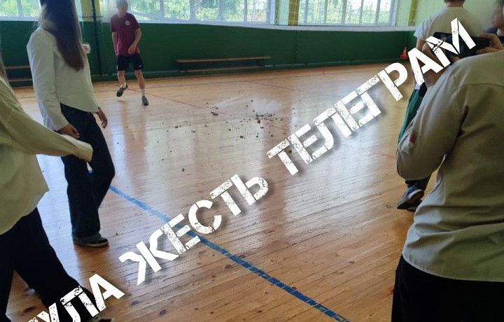 В спортзале тульской школы №25 начали ремонтировать потолок