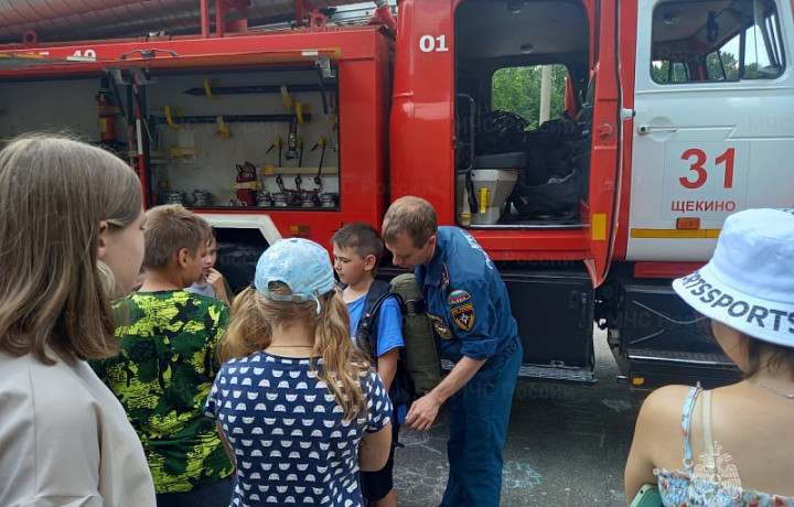 Тульские сотрудники МЧС провели инструктажи по пожарной безопасности в детских лагерях