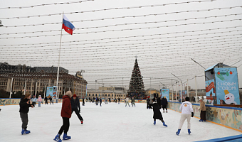 В Туле на площади Ленина открылся Губернский каток
