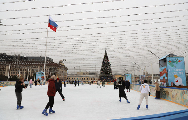 В Туле на площади Ленина открылся Губернский каток