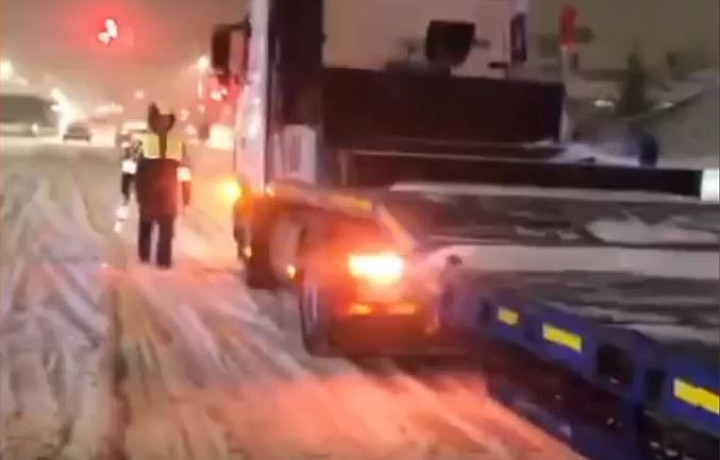 Сотрудники Госавтоинспекции приступили к ликвидации последствий непогоды в Туле