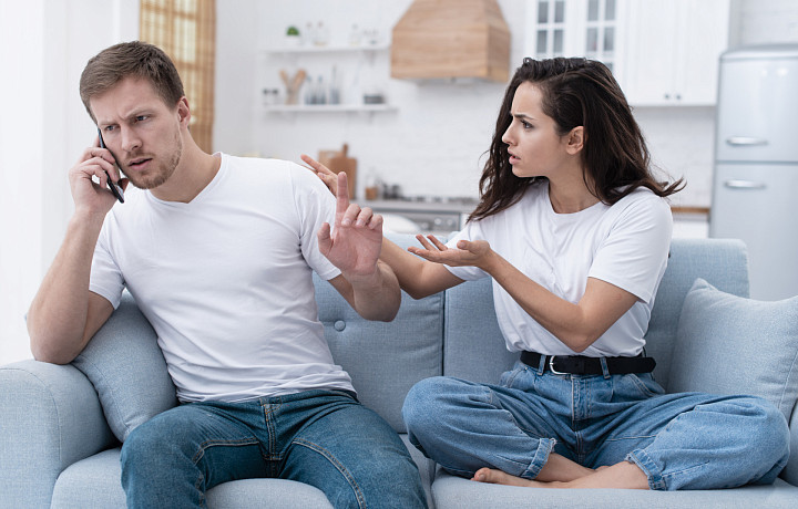 Ревнует к каждому столбу: психолог рассказала, что такое ревность и как с ней бороться