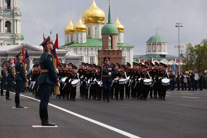 На площади Ленина в Туле прошел Парад Победы: фоторепортаж