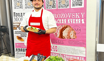 Тулякам напомнили вкус детства и накормили губернаторскими гренками