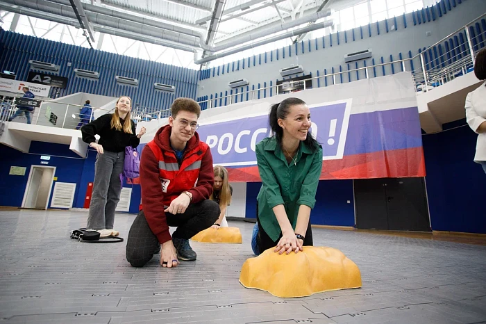 Туляки отработали навыки оказания первой помощи в рамках флешмоба «Дети спасают жизни»