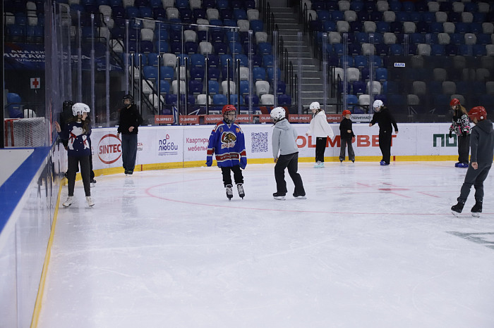 Сходил на бесплатные занятия и влюбился в лед: как тульских школьников учат кататься на коньках – фоторепортаж