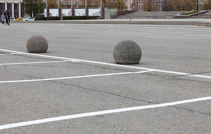 В центре Тулы с 13 ноября ограничат остановку и стоянку авто из-за Губернского катка