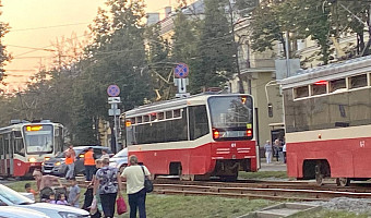 На улице Металлургов в Туле встали трамваи из-за ДТП