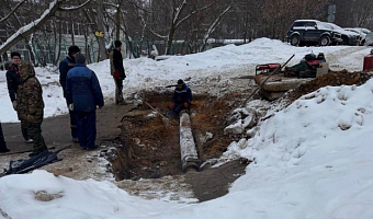В тульском Заречье прорвало трубу с горячей водой