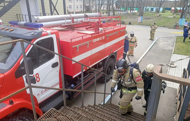 В доме-интернате в Суворовском районе прошли учения огнеборцев
