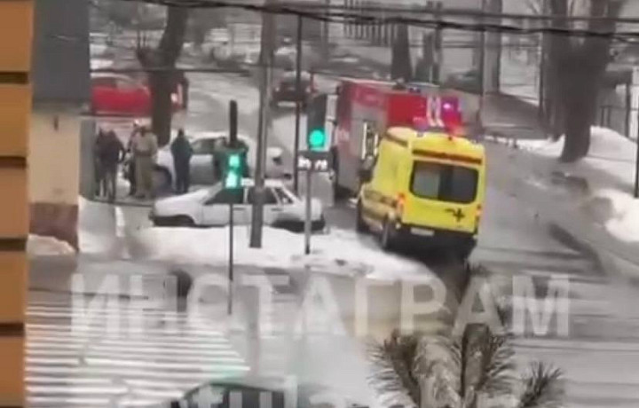 В Туле на улице Болдина загорелся дом