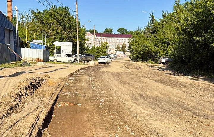На улице Сызранской в Туле ремонтируют дорогу