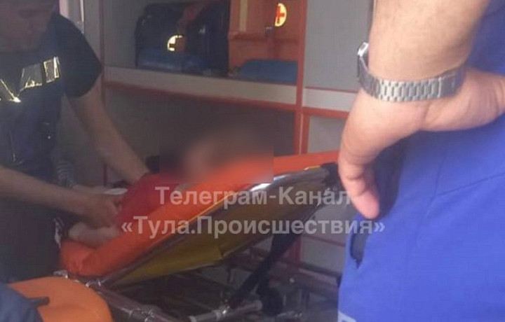 Трехлетняя девочка выпала из окна дома в Узловой Тульской области